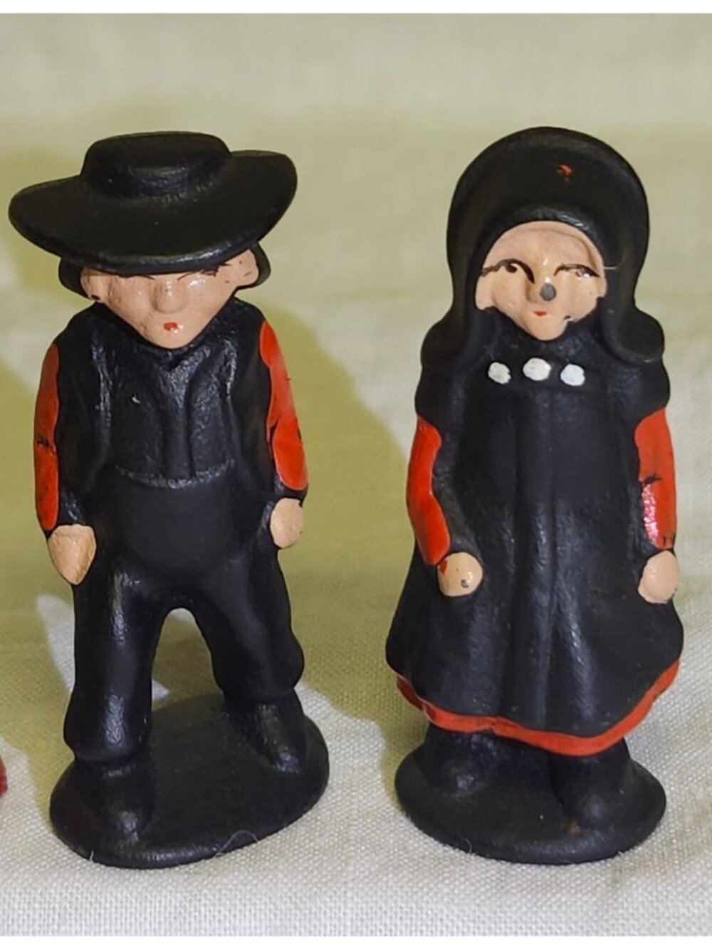 Vintage Cast Iron Amish Figurine Set Of 5 Hand-Painted Miniatures With Desk - Picture 3 of 9